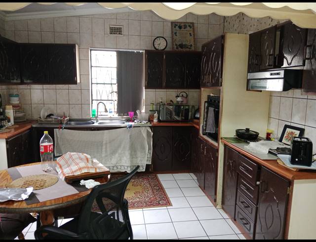 5 BEDROOM HOUSE FOR SALE IN RAISETHORPE